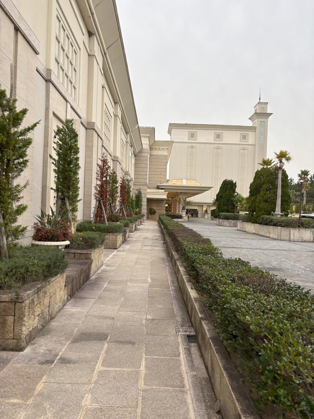 05_xiv_entrance2.jpg