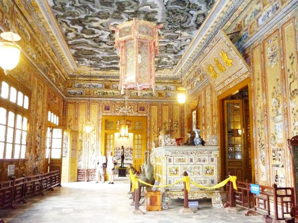 dat-khai-dinh-tomb.jpg