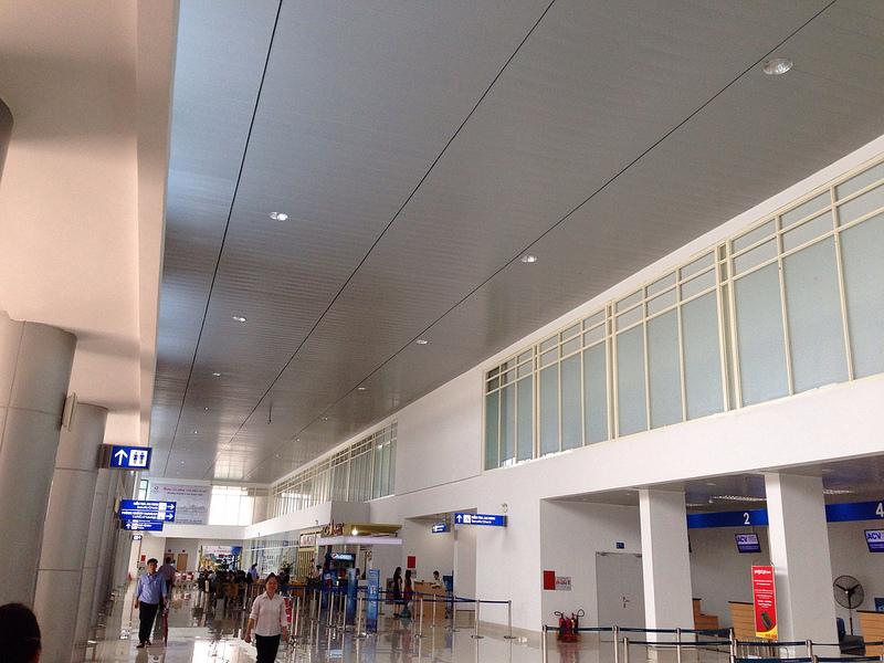 dat-phu-bai-airport.jpg
