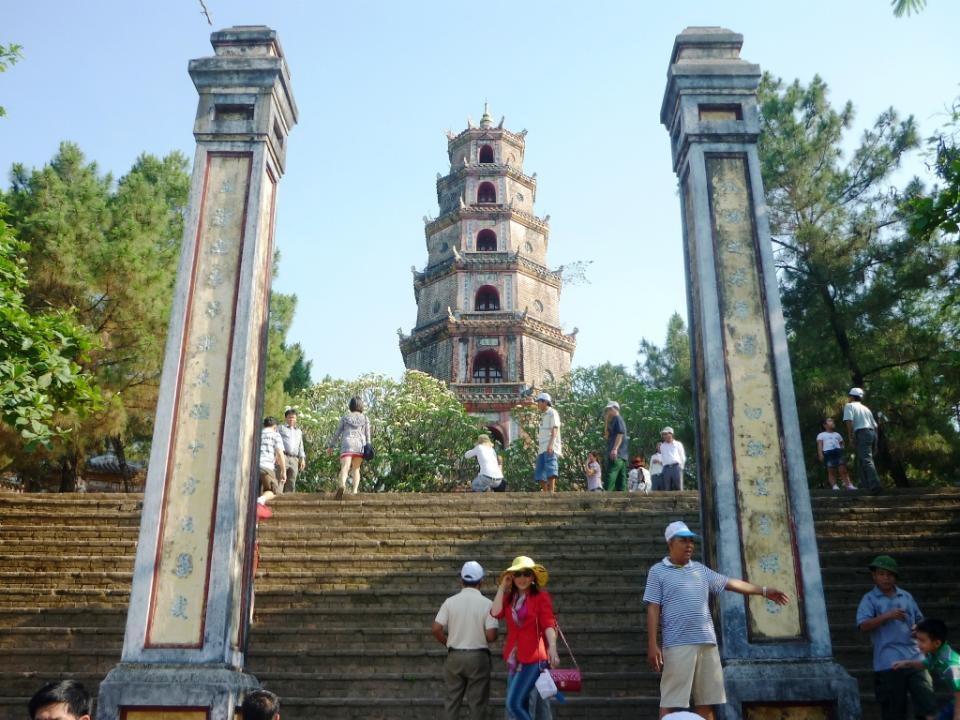dat-thien-mu-pagoda.jpg